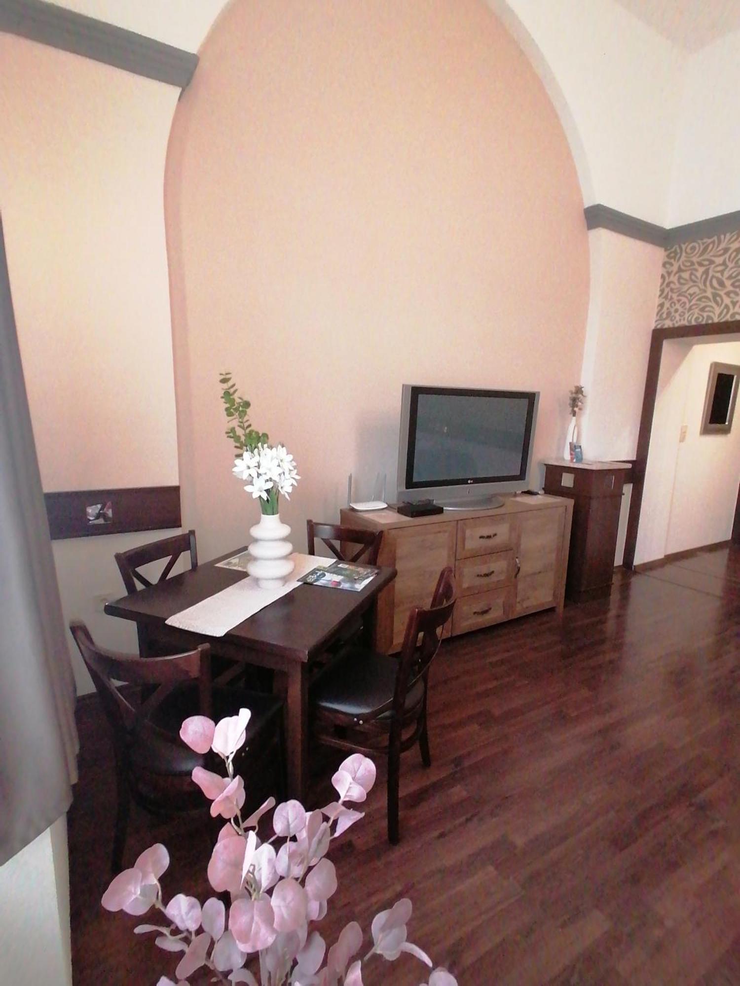 Mohacs Korona Apartman Exterior foto