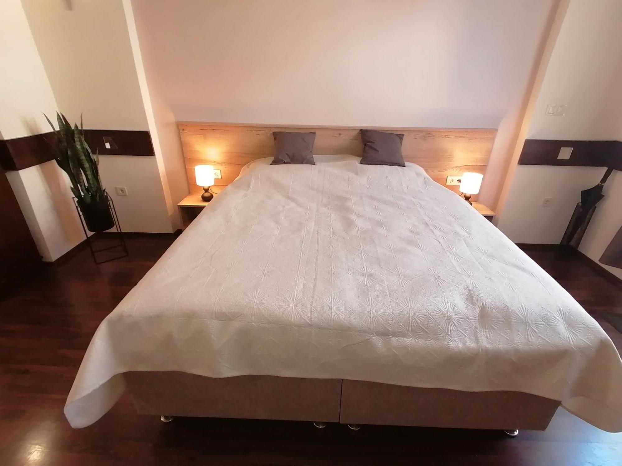 Mohacs Korona Apartman Exterior foto