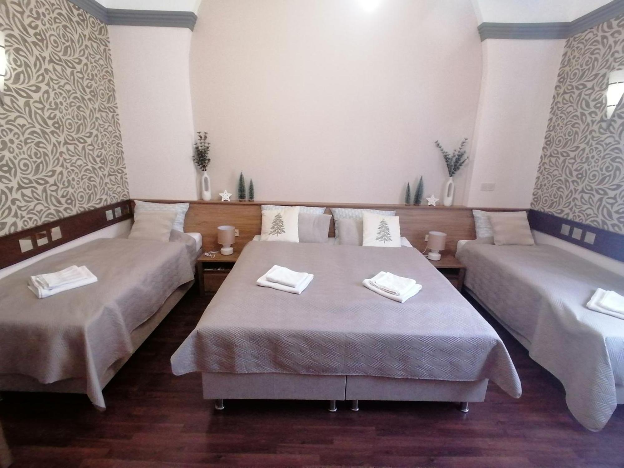 Mohacs Korona Apartman Exterior foto
